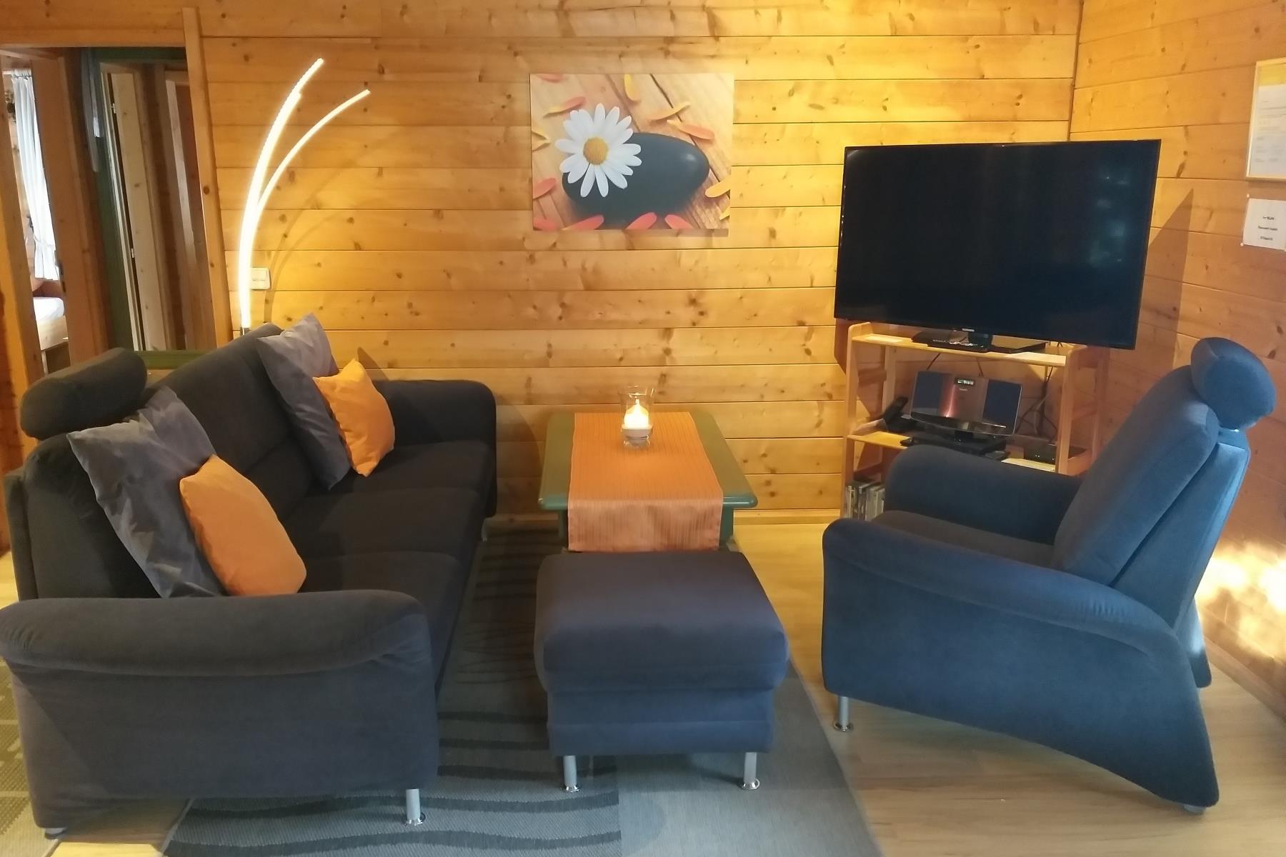 Wohnbereich mit Smart-TV