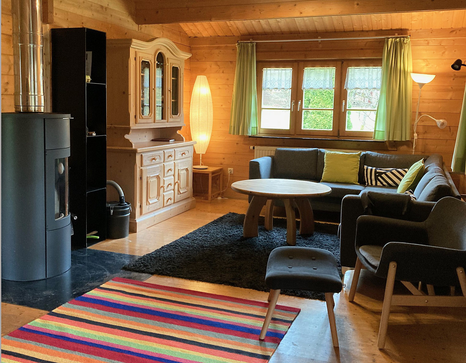 Wohnzimmer mit Kaminofen