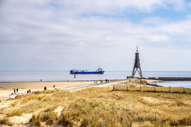 Weltschiffahrtsweg und Kugelbake in Cuxhaven