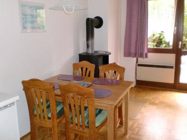 Essecke mit Kaminofen