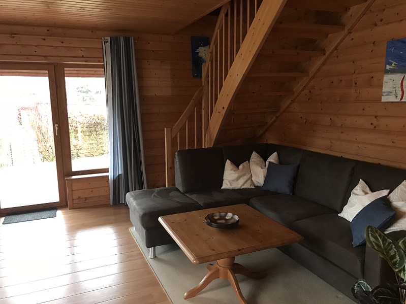 Wohnbereich mit Blick zur Terrasse