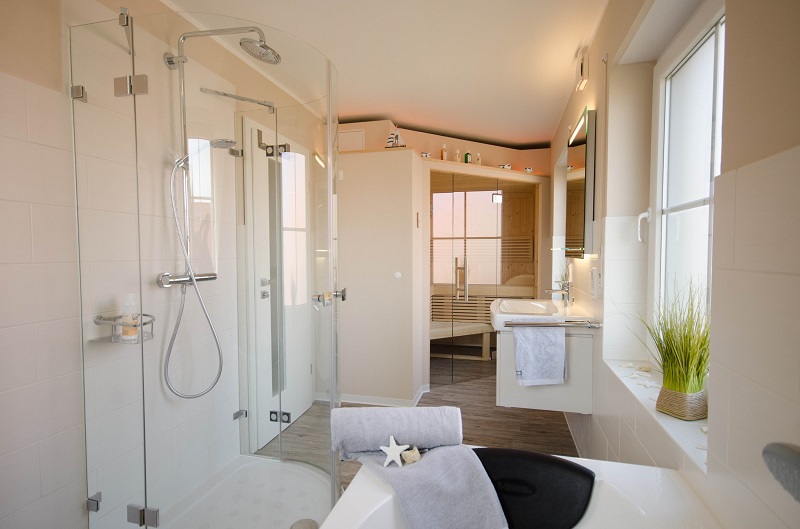 Spa-Bad mit eigener Sauna & Whirlpool
