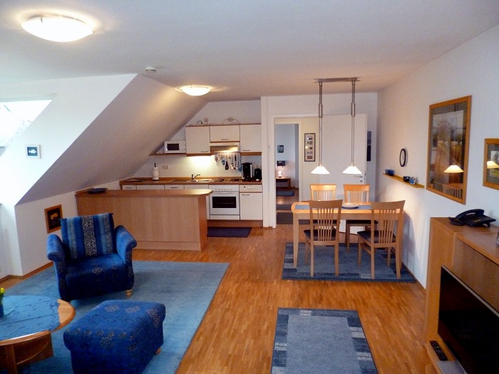 Sich in der schönen Wohnung wohl fühlen